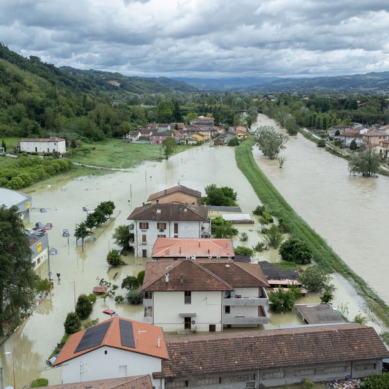 Schwere Stürme haben in der norditalienischen Region Emilia-Romagna verheerende Schäden angerichtet und schwere Überschwemmungen und Erdrutsche verursacht (Foto: picture-alliance / Reportdienste, picture alliance / abaca | IPA/ABACA)