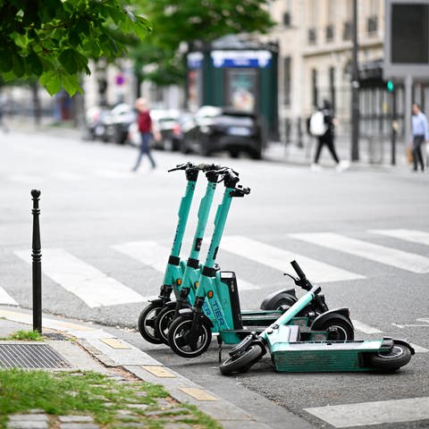 Symbolbild: E-Scooter in Paris (Foto: IMAGO, IMAGO / ABACAPRESS)