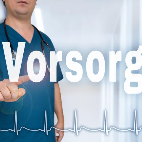 Ein Arzt zeigt mit dem Finger auf den Schriftzug "Vorsorge"  (Foto: picture-alliance / Reportdienste, picture alliance / Zoonar | Nils Melzer)