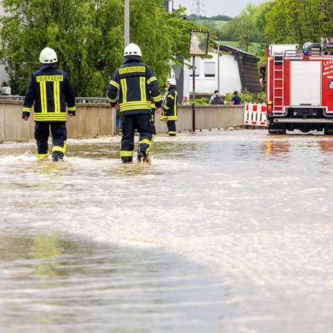 Nach einem heftigem Gewitter mit Starkregen sind Teile von Neu-Anspach - Westerfeld überflutet, der Bach Usa war über die Ufer getreten. (Foto: IMAGO, IMAGO / Jan Eifert)