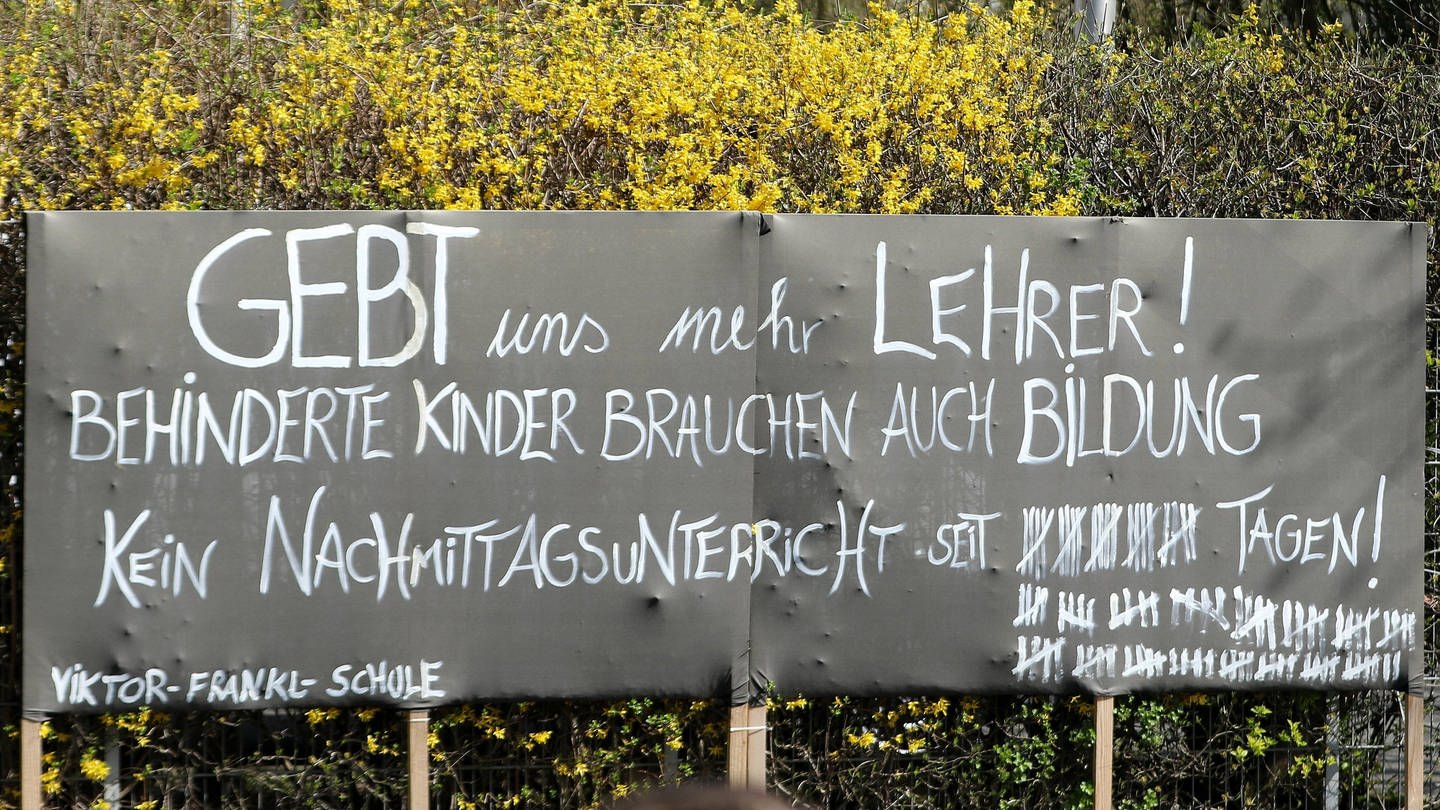 Symbolfoto: Protest Lehrermangel an deutschen Schulen (Foto: IMAGO, IMAGO / Hartenfelser)
