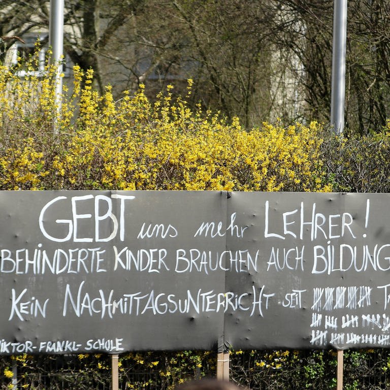 Symbolfoto: Protest Lehrermangel an deutschen Schulen (Foto: IMAGO, IMAGO / Hartenfelser)