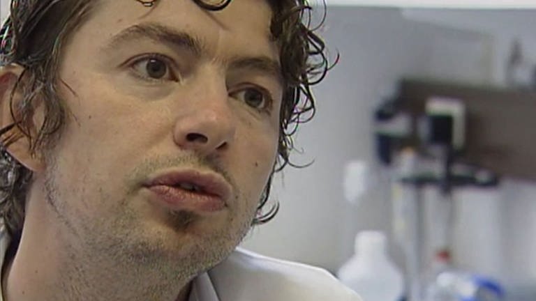 Christian Drosten entwickelte 2003 als junger Virologe am Bernhard-Nocht-Institut in Bonn rasch einen SARS-Test (Foto: SWR)