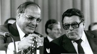 Helmut Kohl (links) und Franz Josef Strauß am 29. September 1979 auf dem CSU-Parteikongress in München (Foto: imago images, IMAGO / ZUMA Wire)