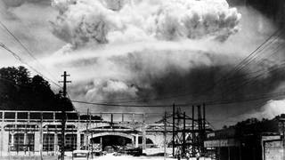Atomwolke über Nagasaki am 9 August 1945; US-Streitkräfte hatten eine mächtige Atombombe mit dem Spitznamen "Fat Man" auf die japanische Stadt abgeworfen (Foto: imago images, IMAGO / StockTrek Images)