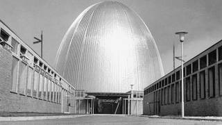 Der erste Kernforschungsreaktor der Bundesrepublik Deutschland in Garching bei München, aufgenommen 1958. Der Atomreaktor wurde am 31. Oktober 1957 in Betrieb genommen. (Foto: picture-alliance / Reportdienste, picture-alliance / dpa | Heinz-Jürgen Göttert)