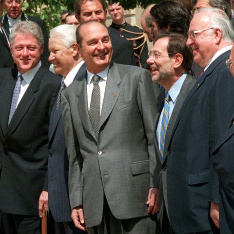 NATO-Generalsekretär Solana mit Bill Clinton, Boris Jelzin, Jaques Chirac und Helmut Kohl beim Nato-Russland-Gipfel am 27. Mai 1997 (Foto: picture-alliance / Reportdienste, GREG GIBSON)