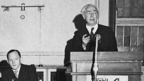 Theodor Heuss als Vorsitzender der Westzonen-FDP bei einer Ansprache auf einer Wahlversammlung in Berlin 1948 (Foto: picture-alliance / Reportdienste, picture alliance / akg-images | akg-images)