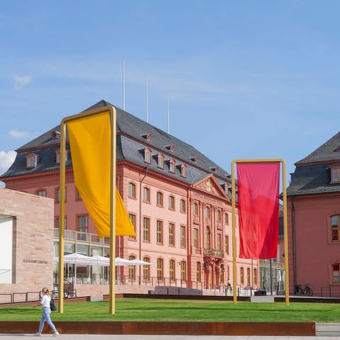 Landtag Rheinland-Pfalz nach der Renovierung; das historische Mainzer Deutschhaus wurde seit 2016 renoviert (Foto: imago images, IMAGO / Sämmer)