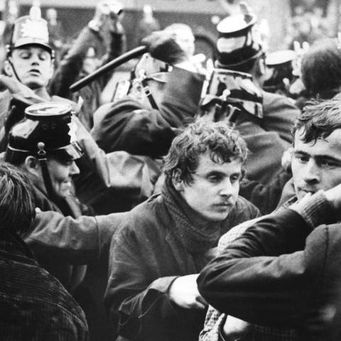 Auseinandersetzungen zwischen der Polizei und den Demonstranten am 12.4.1968 in Berlin (Foto: picture-alliance / dpa, picture-alliance / dpa -)