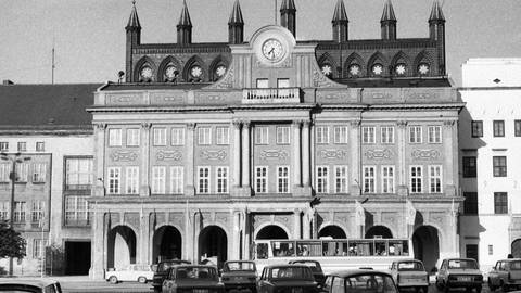 Rathaus am Neuen Markt In Rostock (Juli 1987) (Foto: IMAGO, imago stock&people)