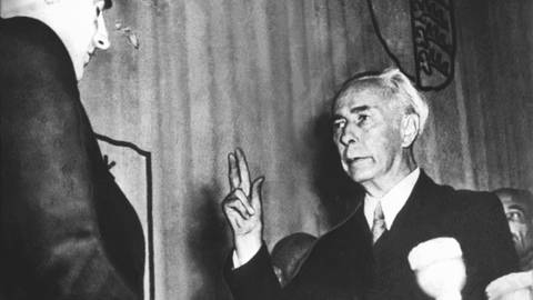 Theodor Heuss (FDP) wird am 12. September 1949 durch den Präsidenten des Deutschen Bundestages, Erich Köhler, zum ersten Bundespräsidenten der Bundesrepublik Deutschland vereidigt (Foto: picture-alliance / Reportdienste, (c) dpa - Bildarchiv)