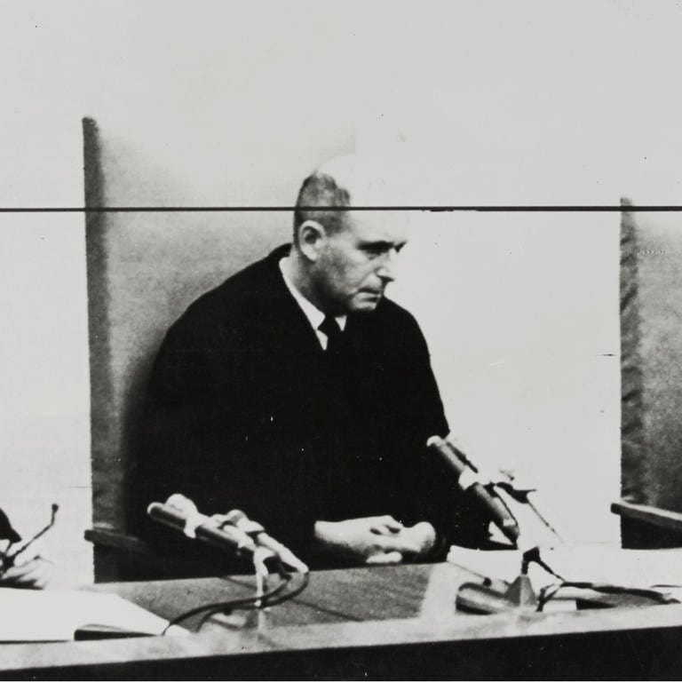 Prozess gegen Adolf Eichmann in Jerusalem. Die drei Richter Fitzhah Raulh, Moshe Landau und Benjamin Halevi (von links) am 13. April 1961 (Foto: picture-alliance / Reportdienste, picture alliance / IMAGNO/Votava | IMAGNO/Votava)