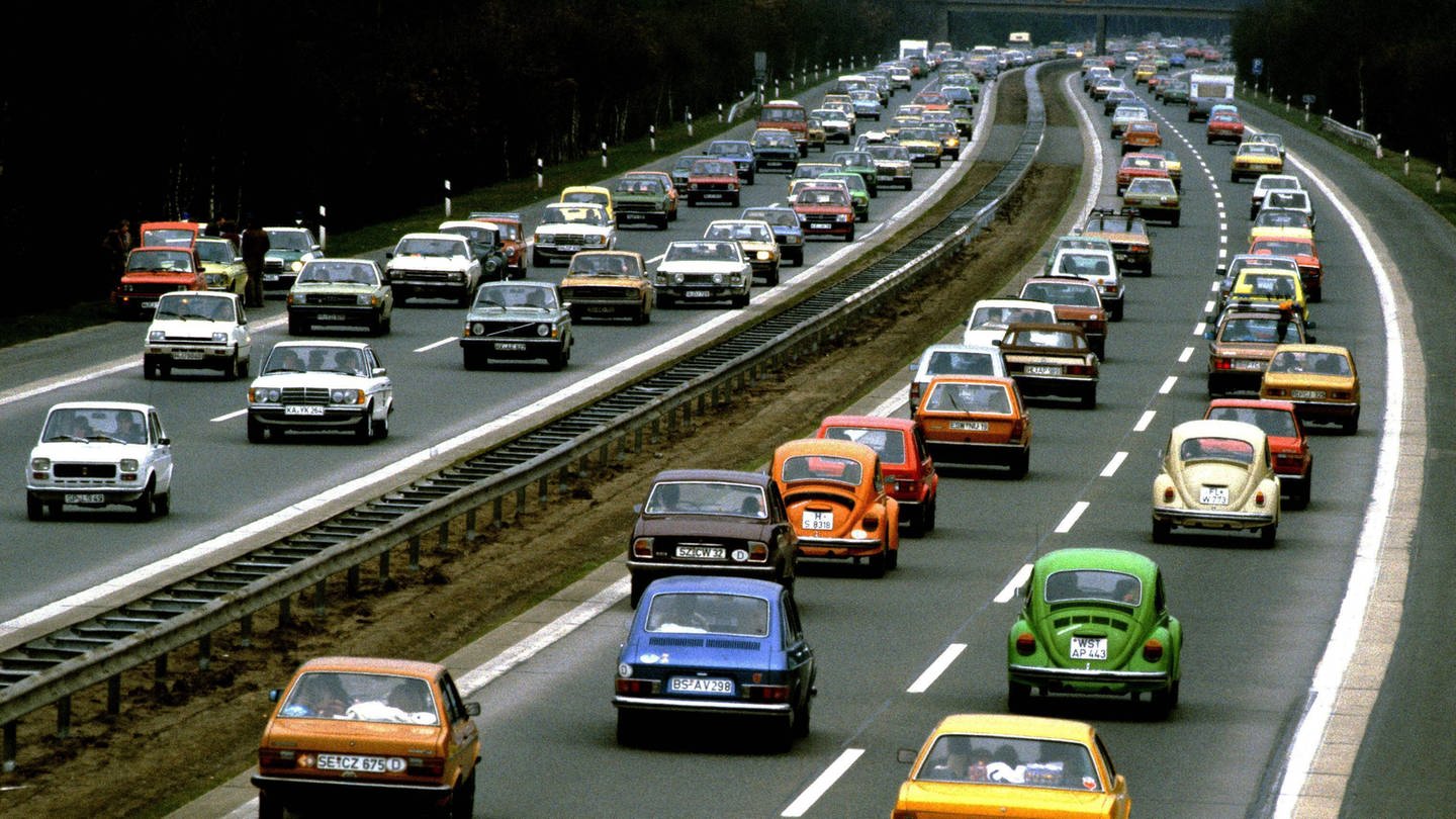 Stau auf der Autobahn: A7 bei Hannover mit Osterreiseverkehr 1985