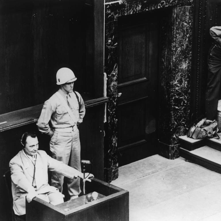 Hermann Göring am 13. März 1946 im Zeugenstand beim Nürnberger Kriegsverbrecherprozess (Foto: picture-alliance / Reportdienste, picture-alliance / akg-images | akg-images)