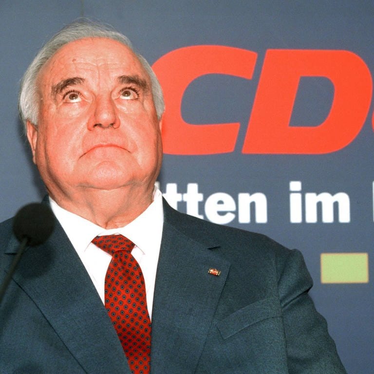 Alt-Bundeskanzler Helmut Kohl (CDU) auf einer Pressekonferenz zur Parteispenden-Affäre am 30.11.1999 in Berlin (Foto: IMAGO, imago images/photothek)