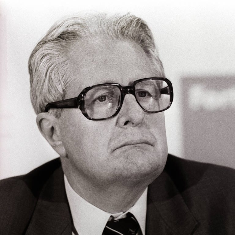 SPD-Bundesvorsitzender Hans-Jochen Vogel während der Pressekonferenz der SPD im Mai 1989 (Foto: IMAGO, imago images / sepp spiegl)