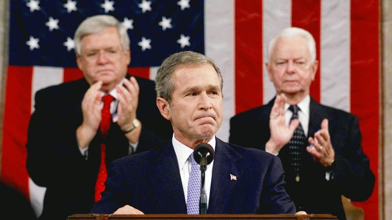 Standing ovations für US-Präsident George W. Bush bei seiner Ansprache am 20. September 2001 im US-Kapitol in Washington, DC. (Foto: dpa Bildfunk, picture-alliance / dpa | Win_Mcnamee)