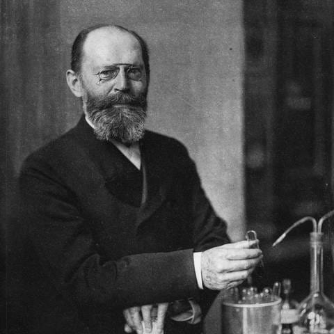 Der Chemiker Emil Fischer (1852 - 1919) erhielt 1902 den Nobelpreis für bahnbrechende Arbeiten auf dem Gebiet der Zuckerchemie. Auf dem Foto 1904 am Experimentiertisch. (Foto: picture-alliance / Reportdienste, picture-alliance / akg-images | akg-images)