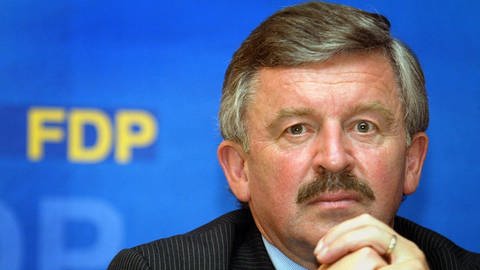 Der FDP-Politiker Jürgen Möllemann starb 2003 bei einem Fallschirmsprung. Es wurde Suizidabsicht vermutet, jedoch nicht nachgewiesen. (Foto: dpa Bildfunk, picture-alliance/ dpa | Sören Stache)