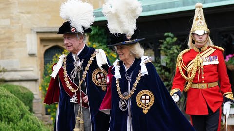 König Charles und Königin Camilla erscheinen zur Zeremonie des Hosenbandordens in der St. George's Chapel. (Foto: picture-alliance / Reportdienste, dpa/PA Wire | Yui Mok)