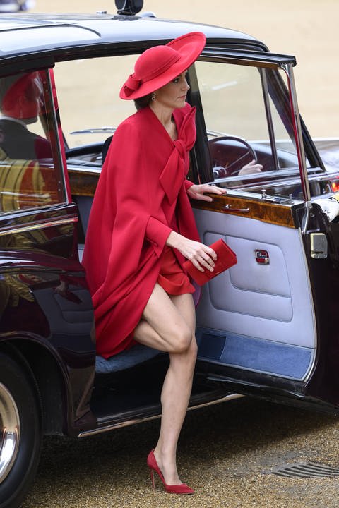 Prinzessin Kate Middleton in rotem Mantel beim Empfang des Präsidenten von Südkorea Yoon Suk Yeol während des Staatsbesuchs auf der Horse Guards Parade in London, Vereinigtes Königreich, 21. November 2023 (Foto: IMAGO, IMAGO / Avalon.red)