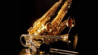 Zwei Saxophone, eine Trompete und eine Posaune liegen auf dem Boden (Foto: imago images, Peter Widmann)