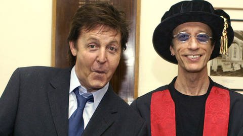 Paul McCartney ehrt Robin Gibb (Foto: dpa Bildfunk, Picture Alliance / Phil Nolte)