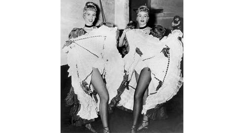Die Kessler Zwillinge Alice und Ellen in ihren Show-Kostümen. (Foto: dpa Bildfunk, picture-alliance/ dpa | UPI)