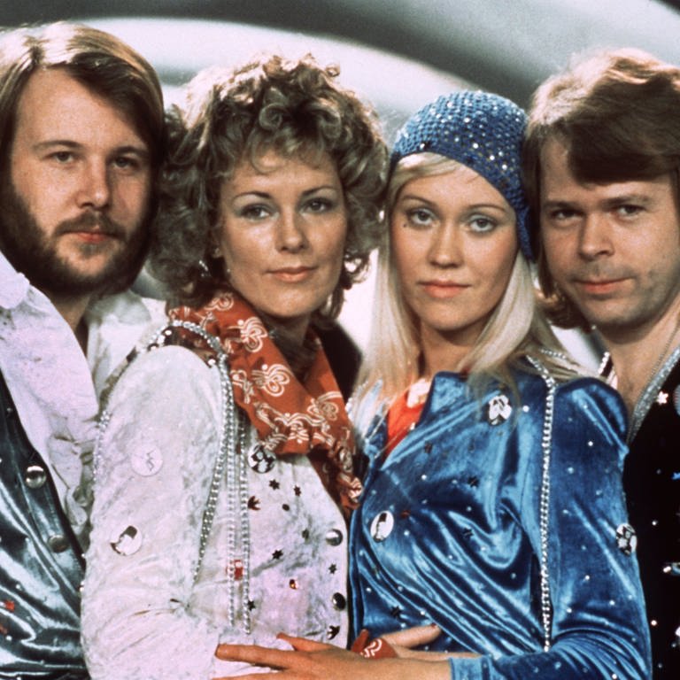 Die schwedische Popgruppe ABBA ("Waterloo") bei ihrem Grand Prix-Auftritt 1974 im englischen Brighton. Bis heute schaut die Band auf eine Geschichte voller Erfolg zurück. (Foto: dpa Bildfunk, picture alliance / EPA Pressensbild/dpa)