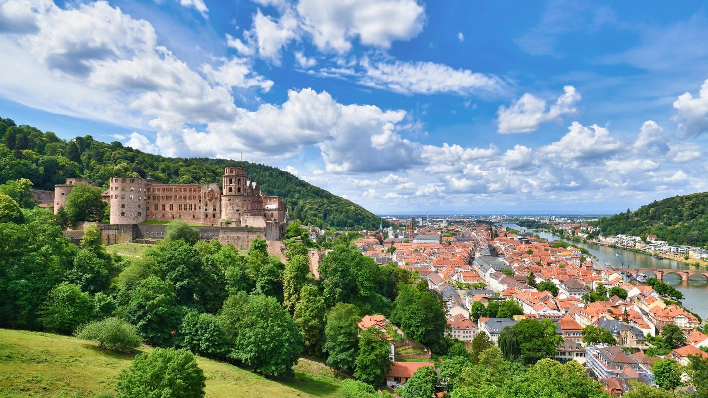 Eine tolle Aussicht über Heidelberg mit Heidelberger Schloss, Altstadt und Neckar. (Foto: picture-alliance / Reportdienste, picture alliance / Zoonar | Firn)