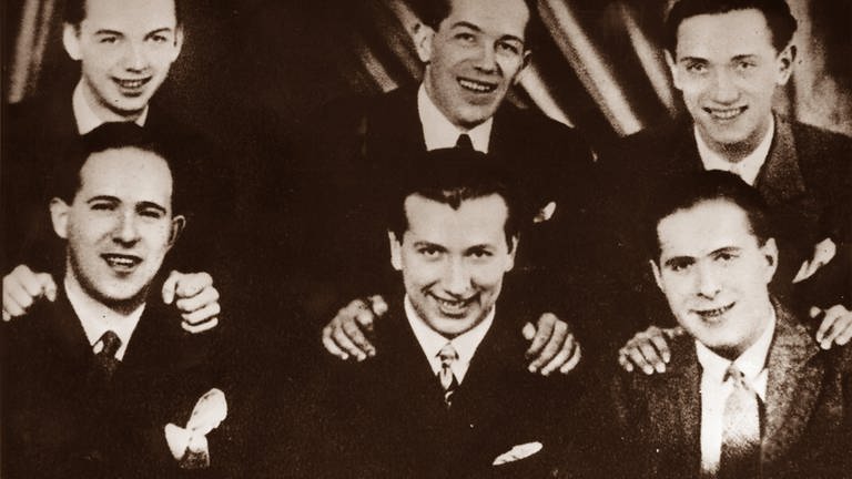 Ein Gruppenfoto der Comedian Harmonists in schwarz-weiß aus den 1920er-Jahren.