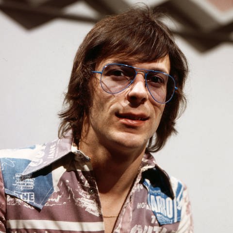 Liedermacher und Sänger Reinhard Mey: Porträtaufnahme mit getönter Brille aus dem Jahr 1974 (Foto: picture-alliance / Reportdienste, Picture Alliance)