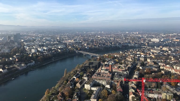 Blick vom Roche-Turm auf Basel (Foto: SWR, Matthias Zeller)