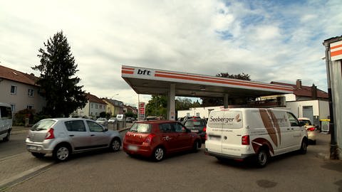 Tankstelle im Freiburger Westen kurz vor Ende des Tankrabatts (Foto: SWR)