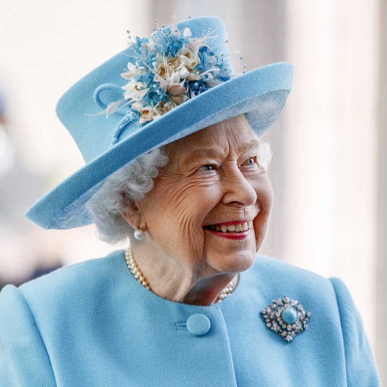 Queen Elizabeth lächelt (Foto: picture-alliance / Reportdienste, picture alliance / empics | Tolga Akmen)