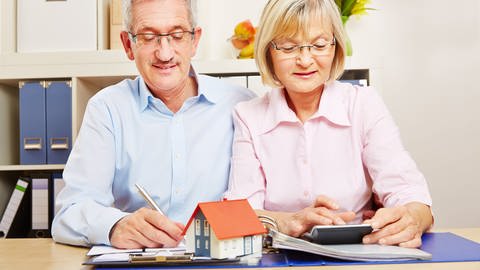 Kredit im Alter: Senioren müssen bei mehreren Banken anfragen (Foto: picture-alliance / Reportdienste,  Zoonar | Robert Kneschke)