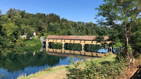 Radtour am Hochrhein: Die Zollhaus Rheinbrücke die nach Rheinau führt. (Foto: SWR, Sabine Gronau)