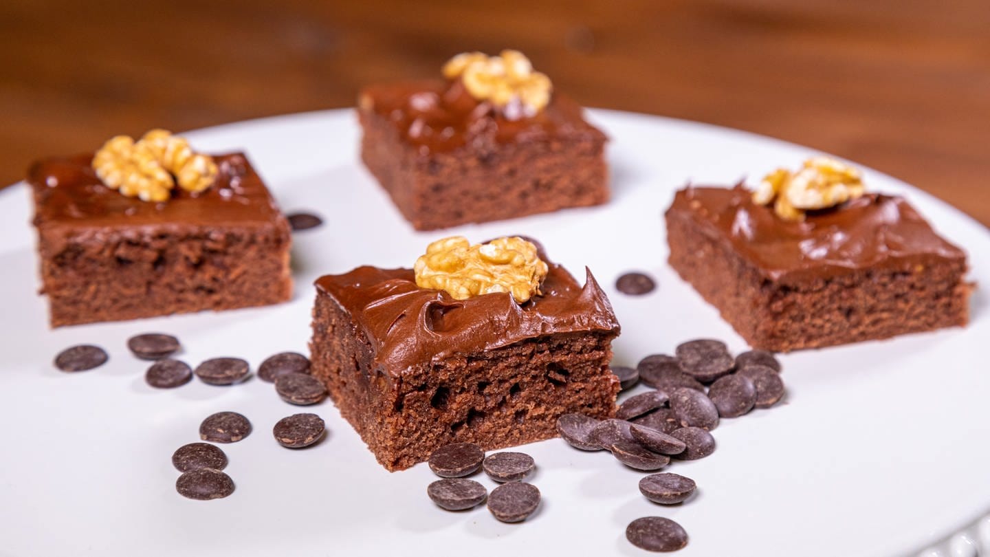 Rezept Schokokuchen: Leckerer Schokoladenkuchen mit Schoko-Ganache und Walnüssen. (Foto: SWR, Corinna Holzer)