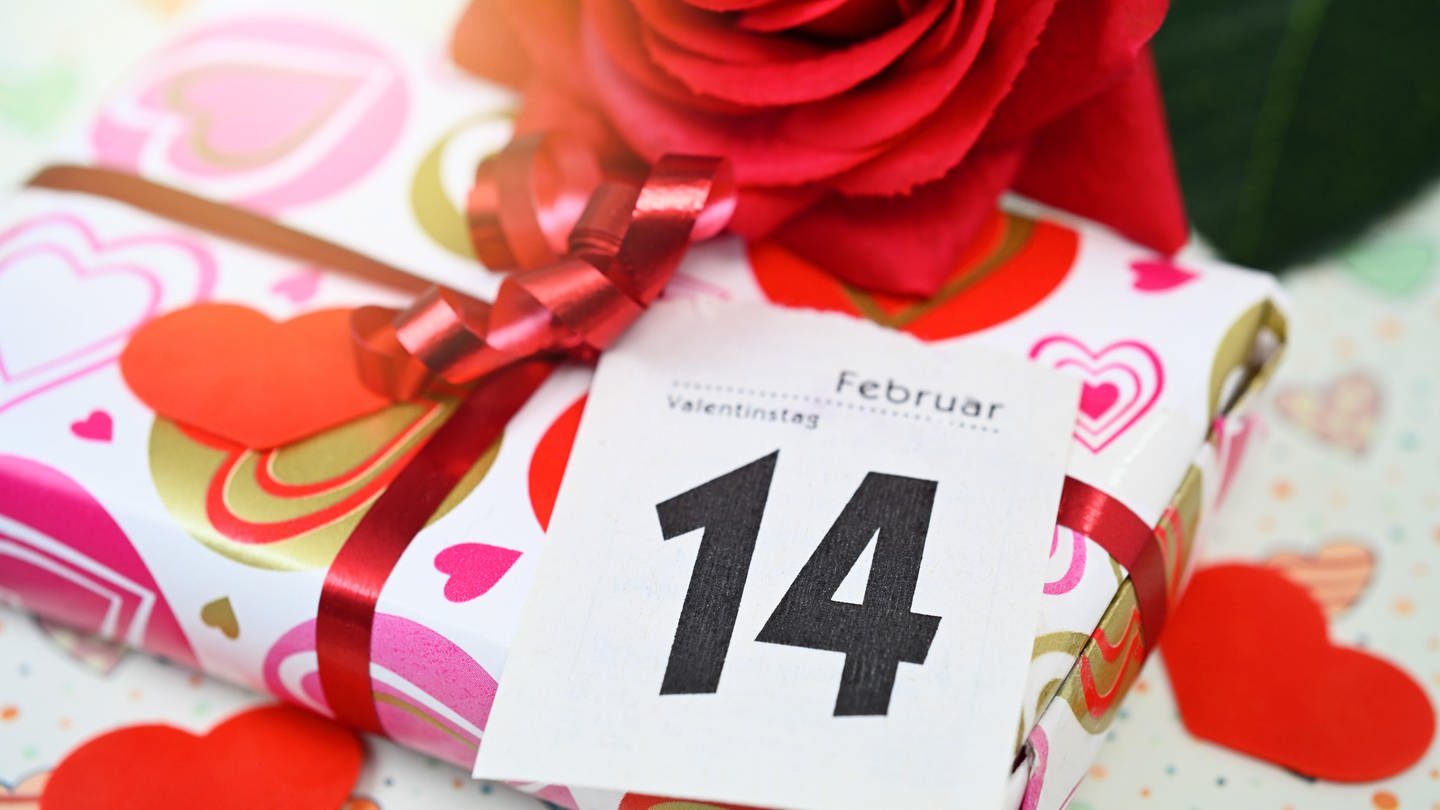 Wir geben Tipps für Geschenke und Überraschungen zum Valentinstag. (Foto: picture-alliance / Reportdienste,  CHROMORANGE | Christian Ohde)