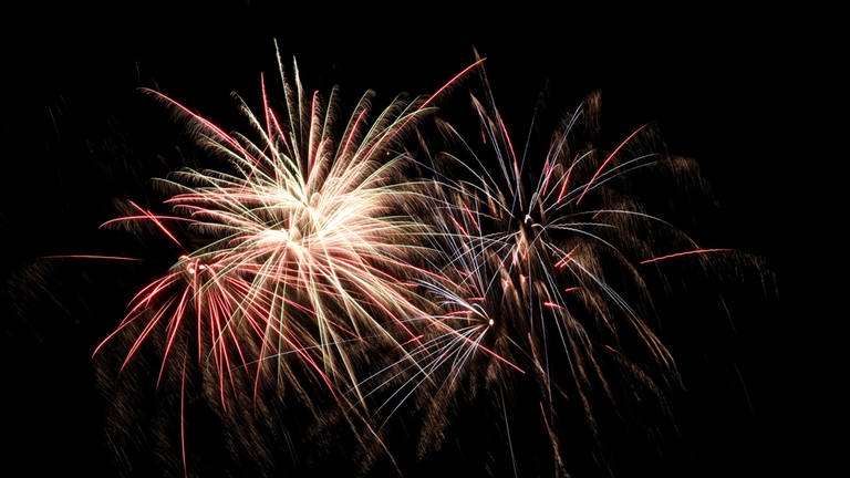 Glücksbringer: Mit dem Feuerwerk das neue Jahr begrüßen (Foto: picture-alliance / Reportdienste, dpa | Lars Klemmer)