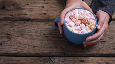 Tipps gegen Herbstblues: Wie wäre es mit einer heißen Schokolade mit Marshmallows?