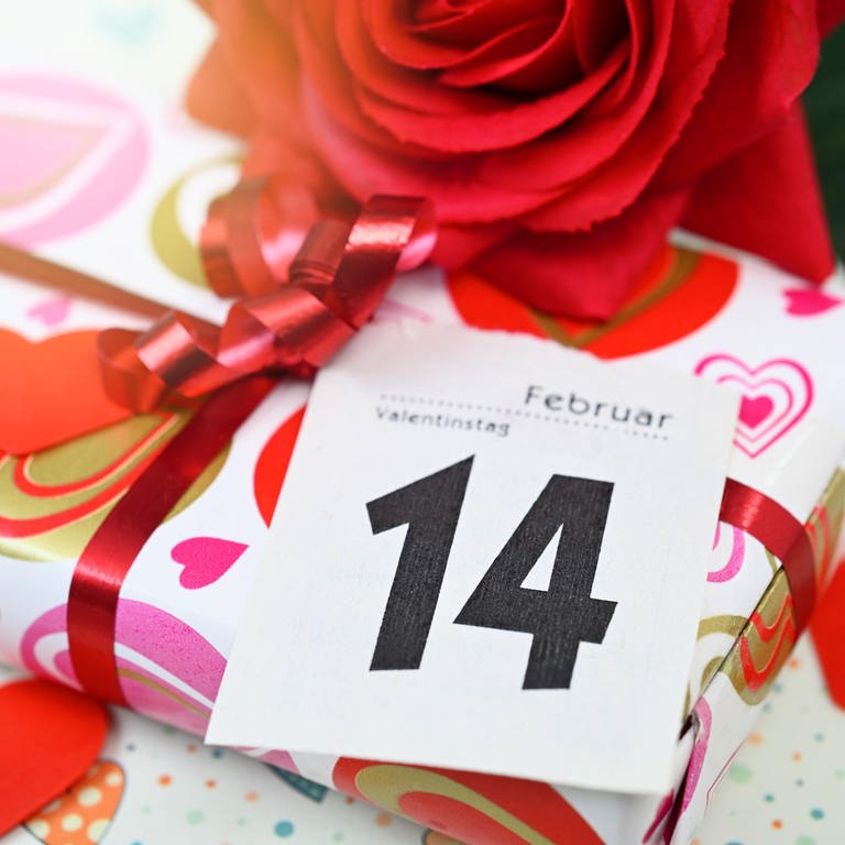Wir geben Tipps für Geschenke und Überraschungen zum Valentinstag. (Foto: picture-alliance / Reportdienste,  CHROMORANGE | Christian Ohde)
