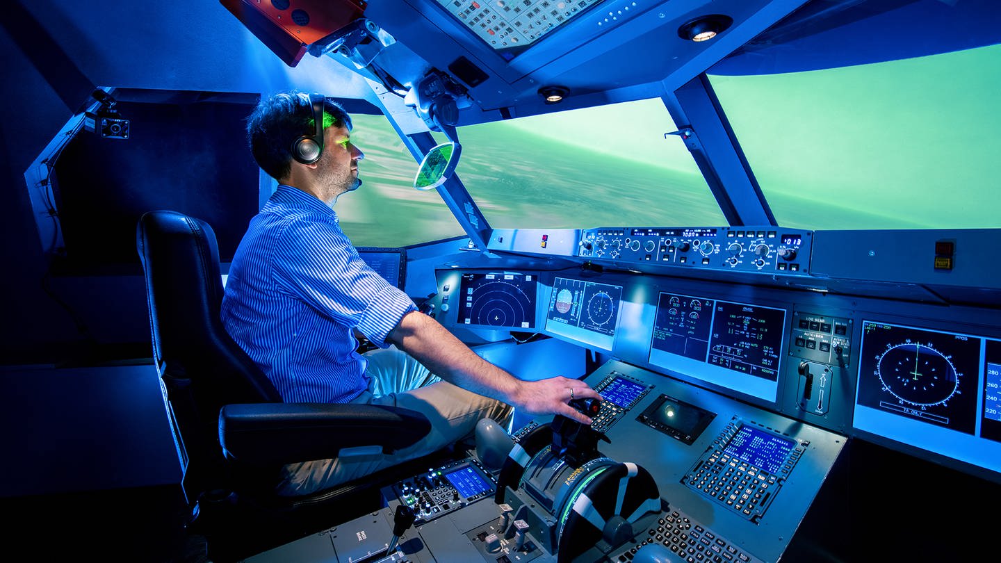 Ein experiementelles Cockpit für Simulationsflüge im Deutschen Zentrum für Luft- und Raumfahrt. (Foto: Pressestelle, DLR)