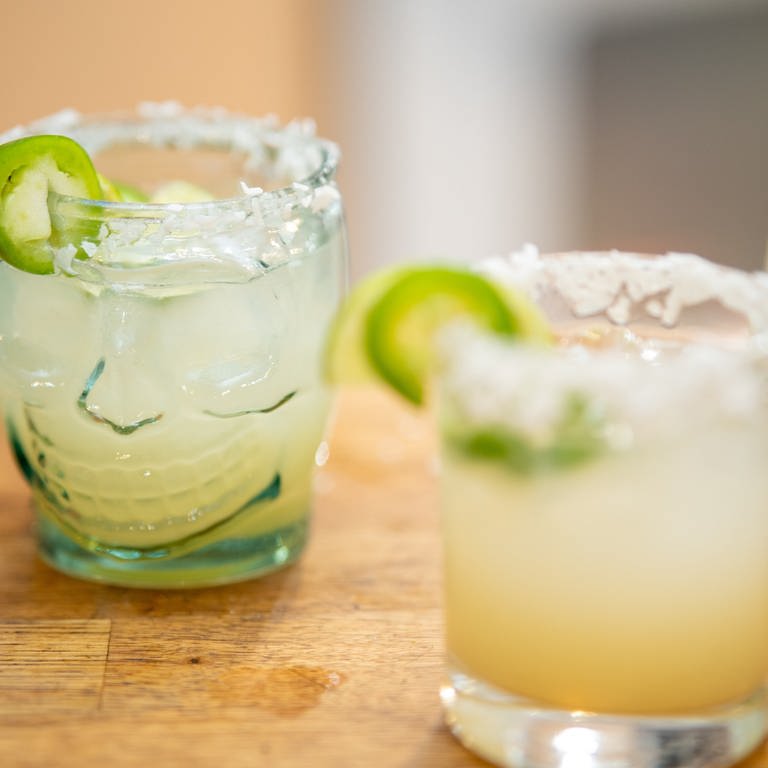 Bei einer südamerikanischen Margarita tunkt man den Rand des Glases in Salz. (Foto:  Brian Jones on Unsplash)