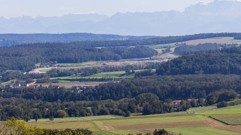 Der ungefähre Standort eines Schweizer Endlagers für Atommüll ist vom Gebiet der deutschen Gemeinde Hohentengen aus zu sehen. (Foto: picture-alliance / Reportdienste, dpa Bildfunk, Philipp von Ditfurth)