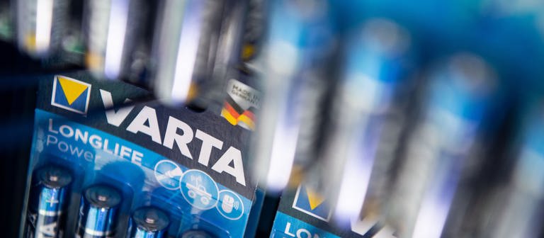 Batterien des Herstellers VARTA (Foto: dpa Bildfunk, picture alliance/dpa | Marijan Murat)