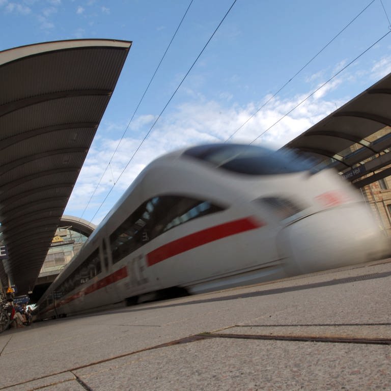 Ein ICE verlässt den Hauptbahnhof in Mainz. (Foto: dpa Bildfunk, Foto: Fredrik Von Erichsen/dpa)