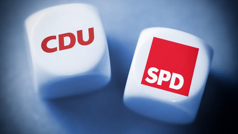 Wuerfel mit den Logos von CDU und SPD