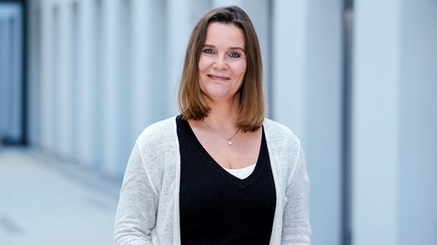 Constance Schirra (Foto: SWR, © SWR/Christian Koch, honorarfrei - Verwendung gemäß der AGB im Rahmen einer engen, unternehmensbezogenen Berichterstattung im SWR-Zusammenhang bei Nennung Bild: SWR/Christian Koch (S2+), SWR Presse/Bildkommunikation, Baden-Baden, Tel: 07221/929-24429, foto@swr.de)